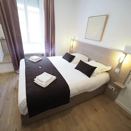 Le Biarritz - ホテル 3*