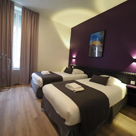 Le Biarritz - ホテル 3*
