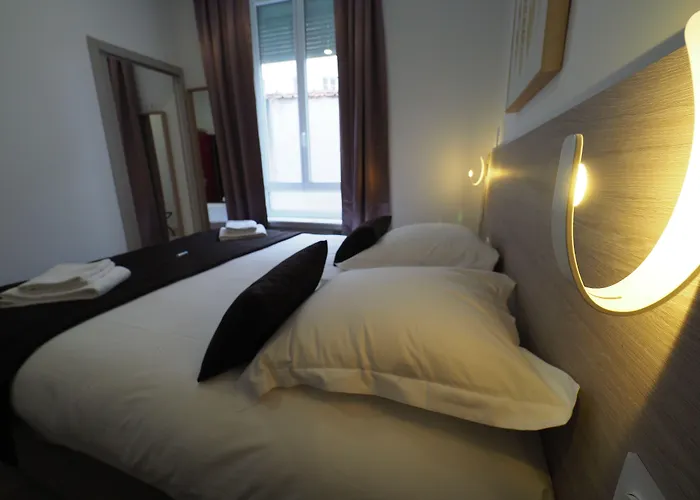 Le Biarritz - ホテル 3*